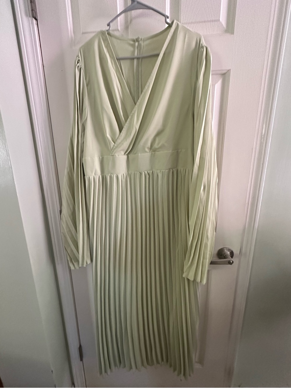 Elegant Pleated V-Neck Long-Sleeve Dress in Sage Green